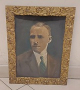 Portret mężczyzny - rama zdobiona, wymiary: 48 x 37 cm