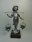 NOSIWODA -  FIGURA SECESYJNA Z POSREBRZANEJ CYNY, NA MARMUROWEJ PODSTAWIE