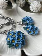 Zestaw biżuterii – naszyjnik i kolczyki z niebieskimi kwiatami 