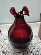 Wazon Huta Tarnowiec, proj. Słuczan-Orkusz szklo rubinowe