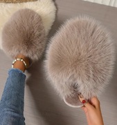 Przytulne futrzane kapcie damskie Nowe Rozmiar 42-43 