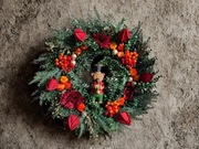 Świąteczny wianek z misiem na drzwi | Dekoracja bożonarodzeniowa handmade