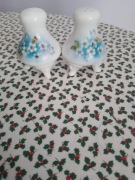 Przyprawniki porcelanowe na nóżkach 