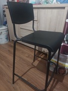 Stół barowy z krzesłami 