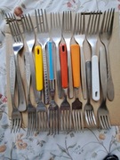 Zestaw roznych widelcow 16 szt