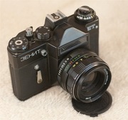 Zenit ET, obiektyw Helios 44M-4, futerał i pasek