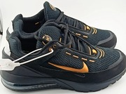 Nike Air Max Pulse w kolorze czarnym ze złotymi detalami.