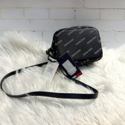 nowa tommy hilfiger torebka camera bag czarna monogram lux premium 