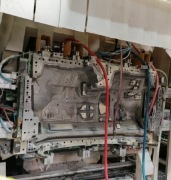 Płukanie kanałów zamkniętych w formach wtryskowych