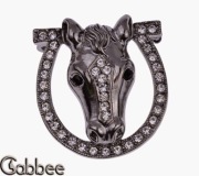 Broszka srebrny koń z podkową