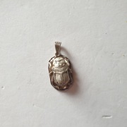 SREBRNY SKARABEUSZ 3CM