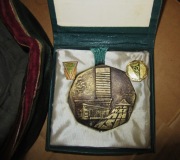Akademia Ekonomiczna Medal + Wpinki + czapka studenta z lat 50. 