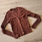 Prążkowany sweterek złote guziki r.38/40