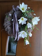 Wianek wiosenny wielkanocy na drzwi