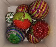 Bombki z cekinami . Zestaw 8 szt.