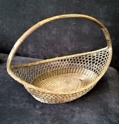 Duży pleciony koszyk z mosiądzu 