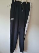 Czarne spodnie umbro S 