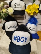 Czapka z daszkiem i pomponem