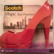 Podajnik do taśmy Scotch w kształcie buta