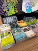 Bulk kart Pokémon blisko 1300 sztuk - Holo, Reverse, Common