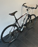 Kellys Exquisite crossowy XT Super stan