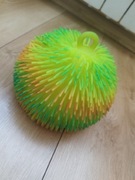 Duża włochata piłka z frędzlami 
