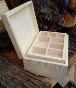 Kuferek z wkładką na biżuterię 