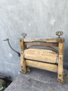 Zabytkowy magiel ręczny eagle brand