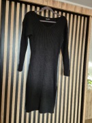 Sweterkowa mała czarna