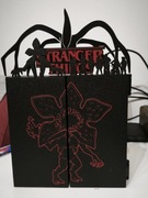 Półka Ekspozytor Stranger Things na figurki Kinder Joy Funko Pop