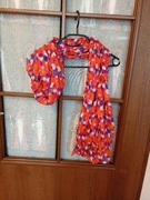 Różowa lekka apaszka szalik z kolorowymi kółkami