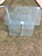 Szklany stolik pod telewizor 