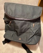 Czarny plecak ARBONNE – nowy, stylowy i praktyczny