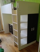 Łóżko IKEA piętrowe z biurkiem, półkami, szafą 90x200