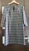Elegancka sukienka grafitowo czarna w kratkę Dagon r.  40