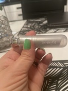 Trwała pomadka benefit kolor  blackberry 200