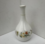 wazon WEDGWOOD porcelana MIRABELLE wzór kwiatowy biała vintage