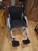 wózek inwalidzki, materac przeciwodleżynowy stolik