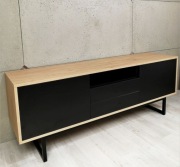 Oferuje montaż/demontaż mebli modułowych 