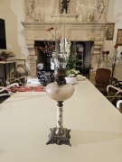 Stara francuska lampa naftowa nr 5 – porcelana, metal, szkło matowe