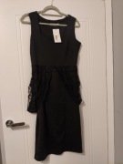 Czarna sukienka J’aime La Vie z koronką – elegancka, nowa z metką