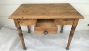 Rustykalny stół w stylu wabi-sabi z szufladą, lata 1900.
