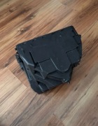 W211 obudowa komputera SAM pod maska osłona oslona mercedes