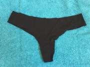 Czarne gładkie bezszwowe majtki stringi rozmiar S jak nowe