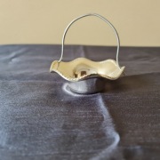 Mały koszyczek dekoracyjny - metal (26)