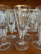 Antyczny kielich z XVIII wieku dekoracyjny z monogramem 