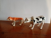 Zestaw 2 figurek zwierząt – tygrys i krowa – plastikowe (P41)