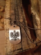 Nieśmiertelnik z grawerem orła