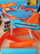 HOT WHEELS Rapid Raceway Champions + 2 auta