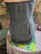 Sukienka brokatowa czarno-srebrna z baskinką 